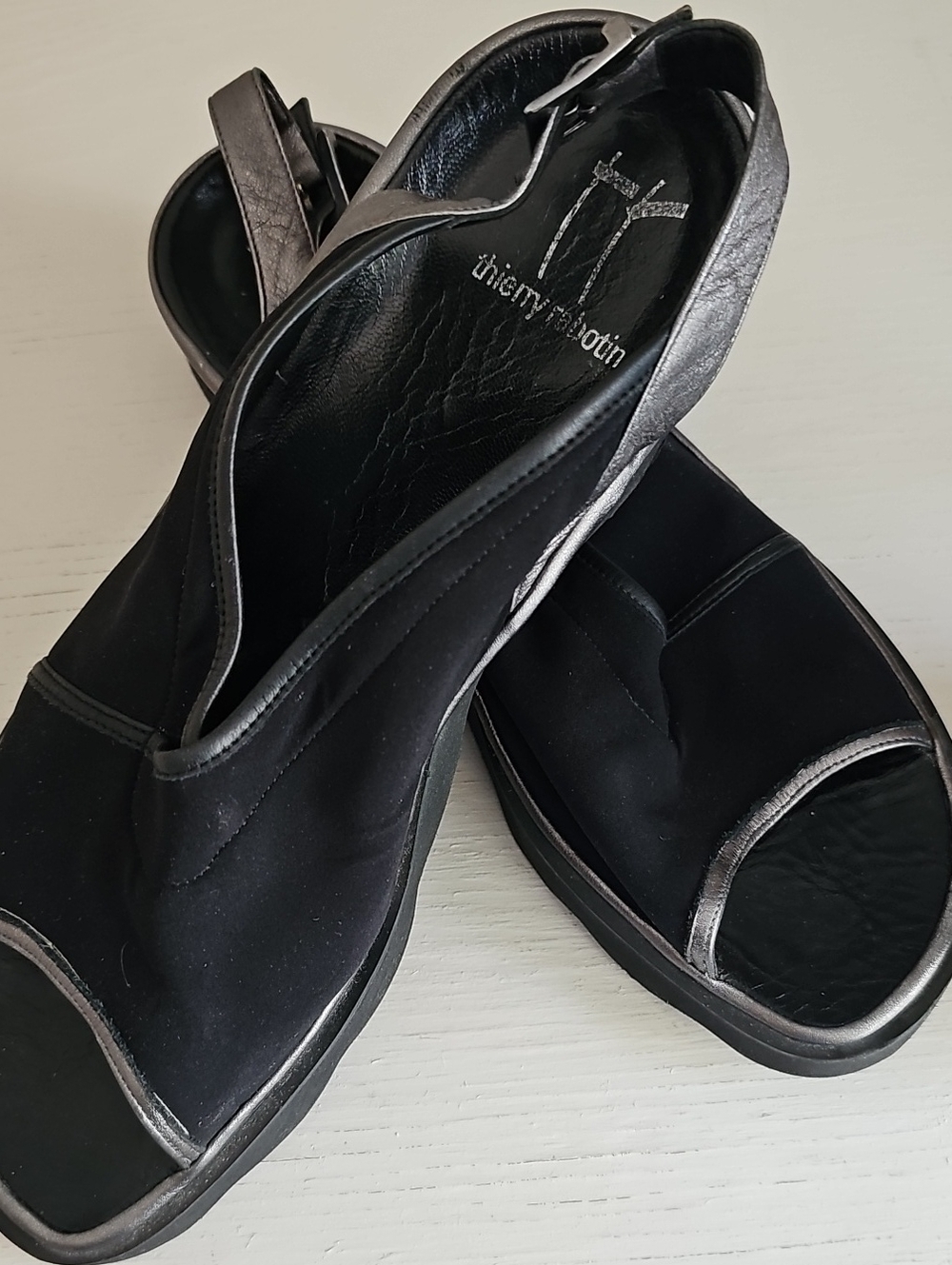 Thierry Rabotin Black & silver WOMEN'S Open-Toe Slingback Sandals Sz 11